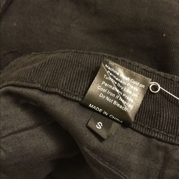 BLACK Denim Shorts With Folded Bottom Band. - Picture 12 of 12